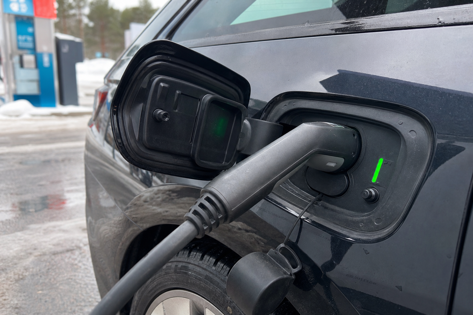 Lader du alltid på hurtiglader: Forskning viser at det kan koste deg tusenvis i batteri-slitasje over tid