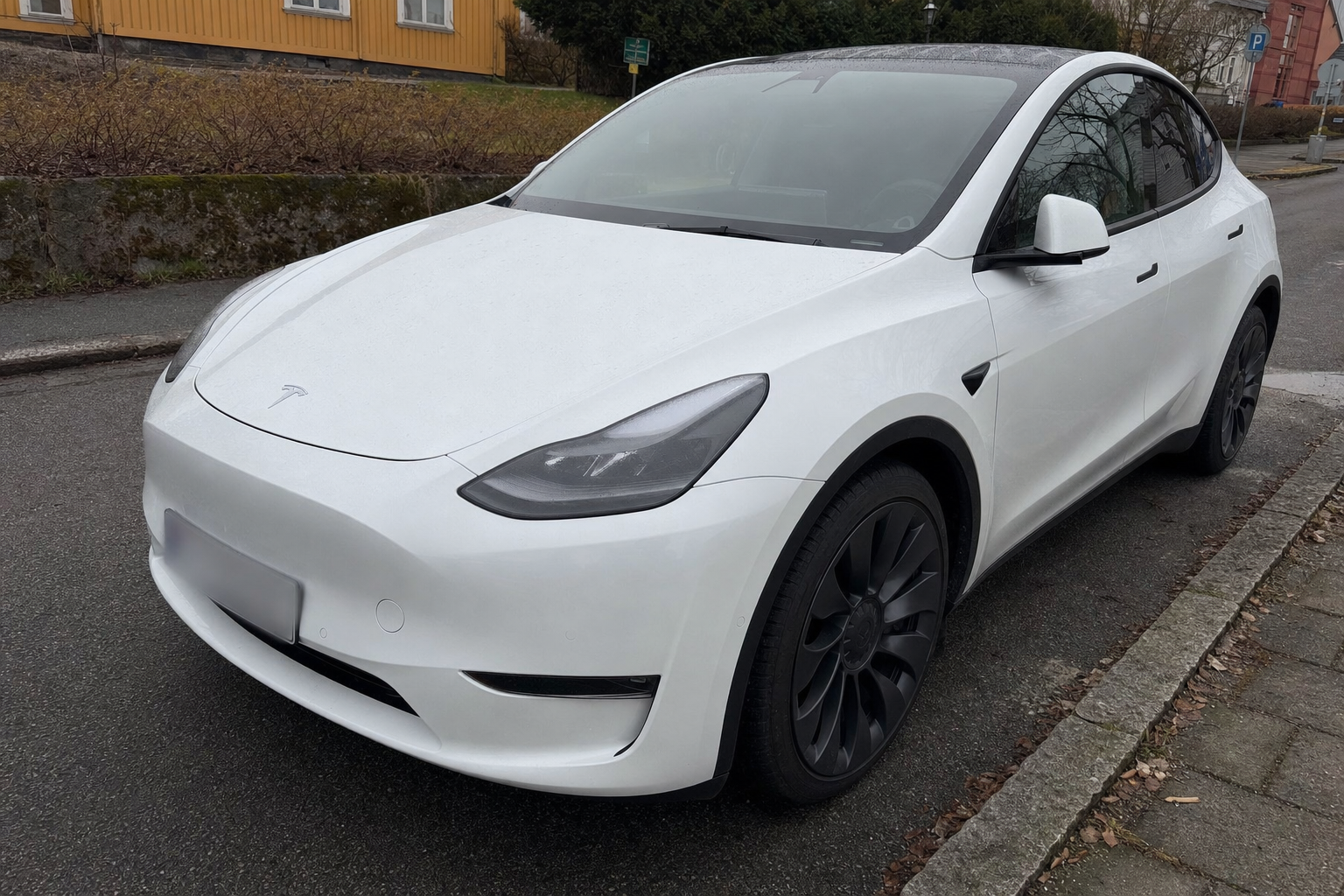 Tesla Model Y L med 681 km rekkevidde og seks seter kommer ikke til Europa i 2026: EU-toll er bremsen