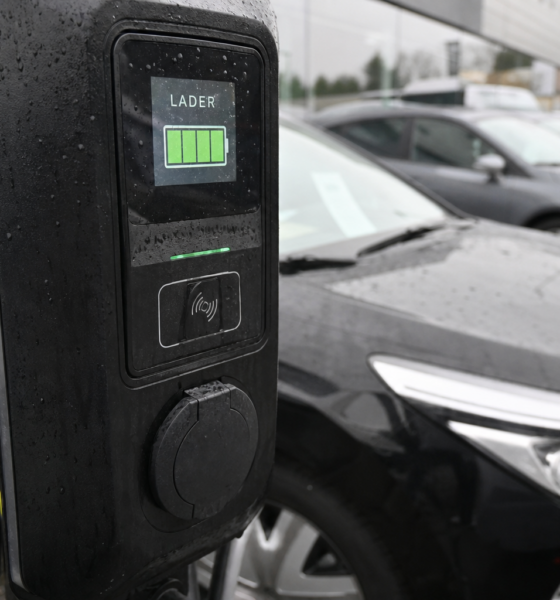 Vendepunkt i Frankrike: Brukt elbil står nå kortere på lageret enn bensinbilen