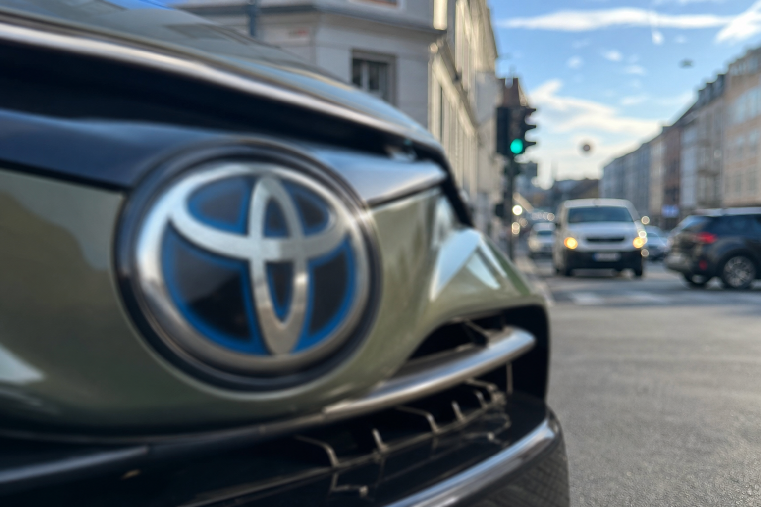 Toyota ber EU telle bensinbiler som nullutslipp: Her er den kontroversielle planen