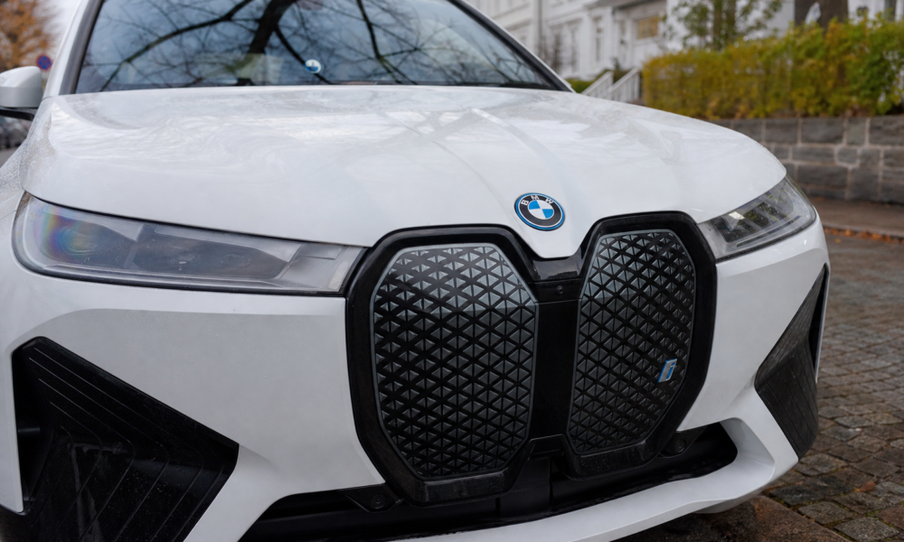 BMW iX5 kommer til Norge fra 1,05 millioner: 850 km rekkevidde og selvlukkende dører