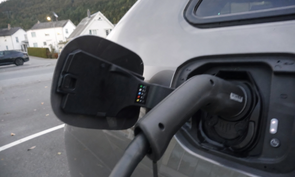 Elbilpremium smelter bort: Nå koster elbilen bare 24.000 kroner mer enn bensinbilen