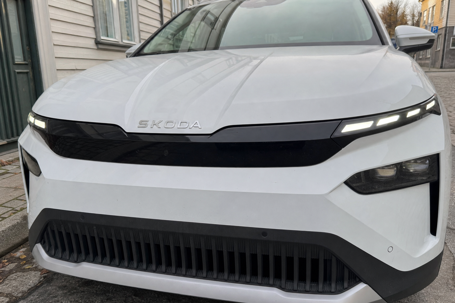 Skoda kuttet ladeeffekten på Elroq 85 i stillhet: Norge stengte for bestilling