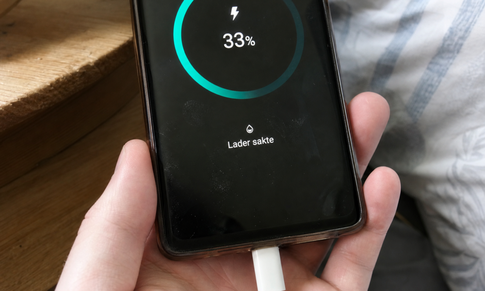 Laderen din kan lure deg: Slik sjekker du om den faktisk hurtiglader telefonen din