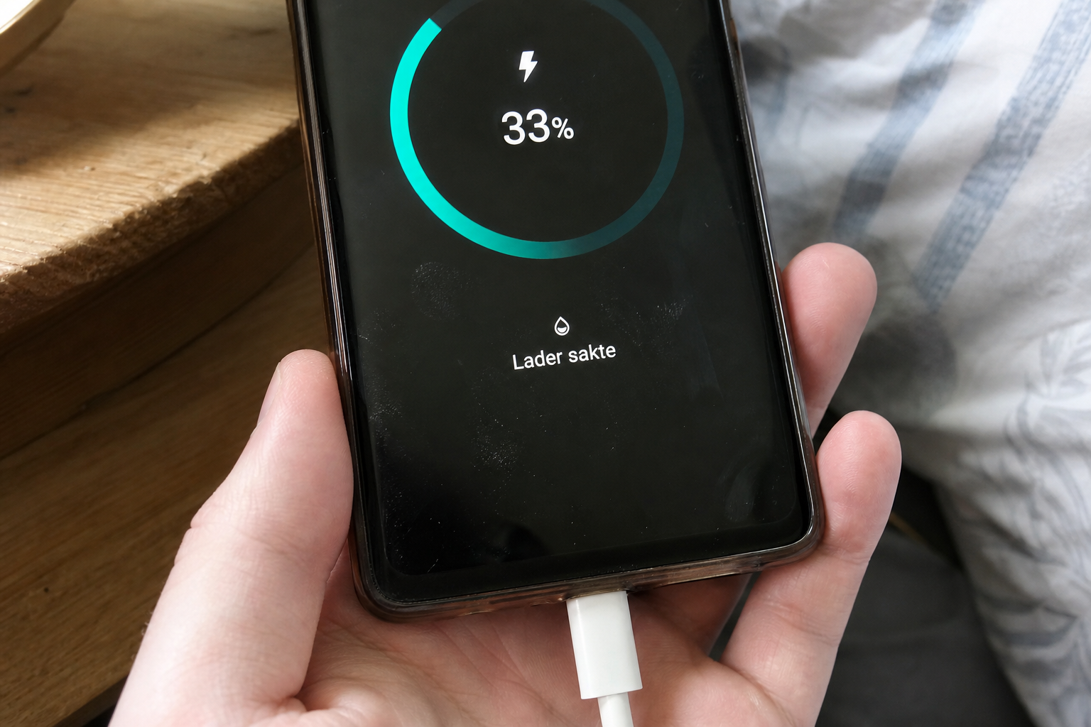 Laderen din kan lure deg: Slik sjekker du om den faktisk hurtiglader telefonen din