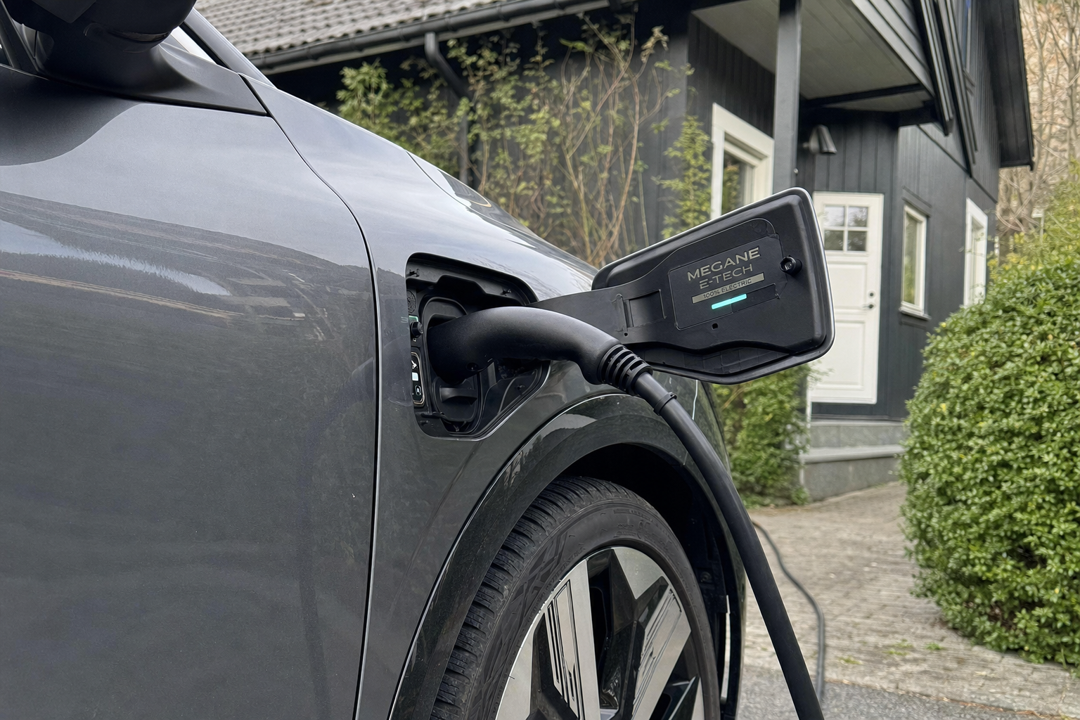 Ny teknologi klar: Elbilen din sender strøm tilbake til nettet og kutter regningen
