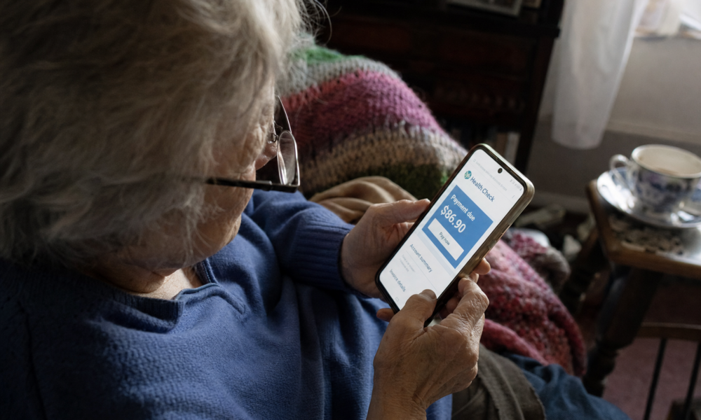 Falsk helsetest herjer på Facebook: Over 400 norske klager og svindlerne sikter seg inn på eldre