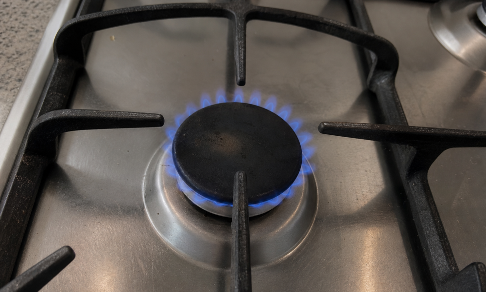 Gasskomfyr pumper nitrogendioksid langt over grenseverdien: Nye målinger i 27 kjøkken feller en klar dom