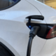 Elbileiernes skjulte strømregning: Du betaler for 20 prosent mer enn batteriet lader