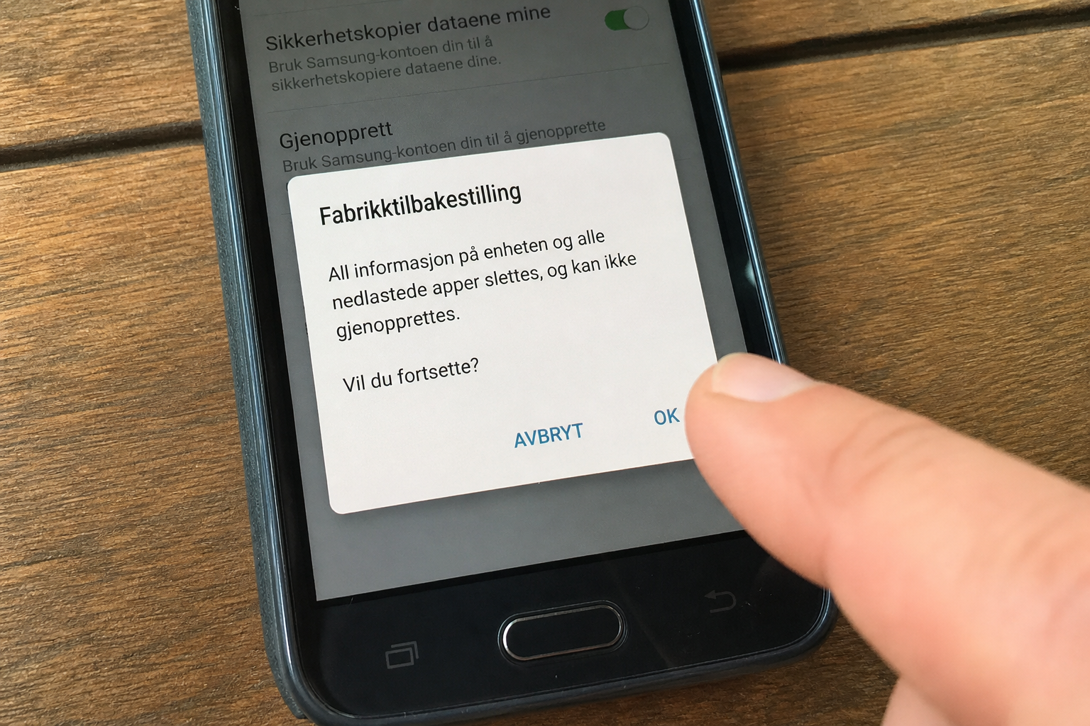 Selger du gammel telefon på Finn: Fabrikktilbakestilling er ikke nok til å slette dataene dine trygt