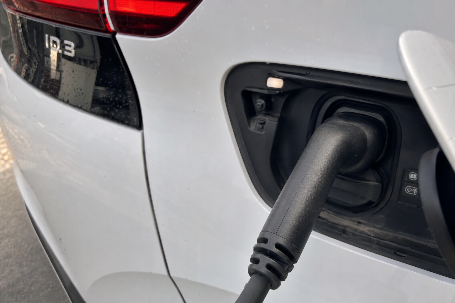 Eier du en VW ID.3, ID.4 eller Cupra Born: Over 90.000 elbiler tilbakekalles i Europa for brannfare i høyspenningsbatteriet